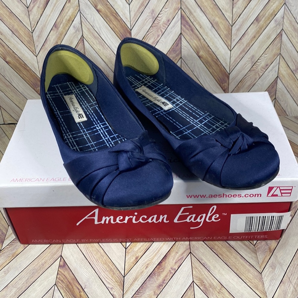 American Eagle navy Audrey 6 1/2